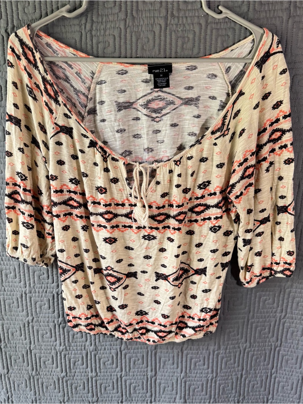 Rue 21 Blouse Women’s Medium Tribal Scoop Neck Tassel Tie 3/4 Sleeve Rayon Slub
